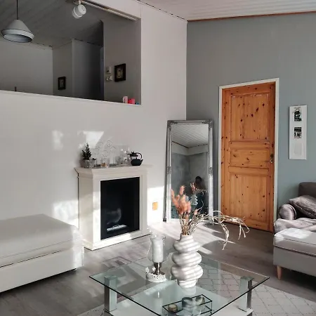 Entire Cozy Detached House Near Center דירה *