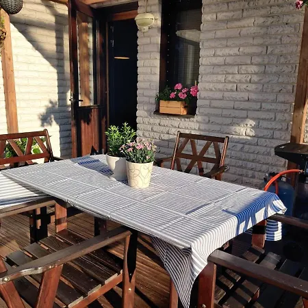 Entire Cozy Detached House Near Center شقة كوبيو
