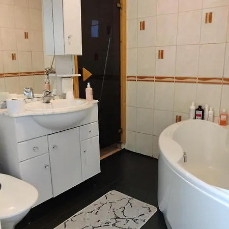 דירה Entire Cozy Detached House Near Center קופיו