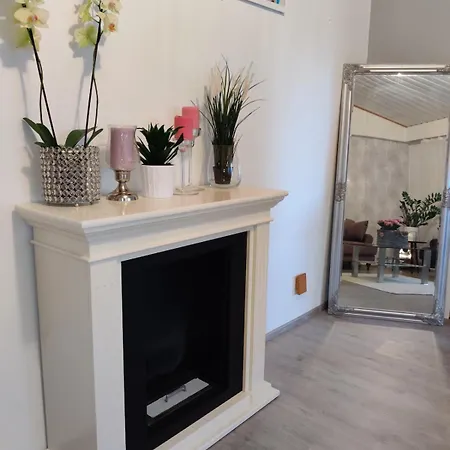 דירה Entire Cozy Detached House Near Center